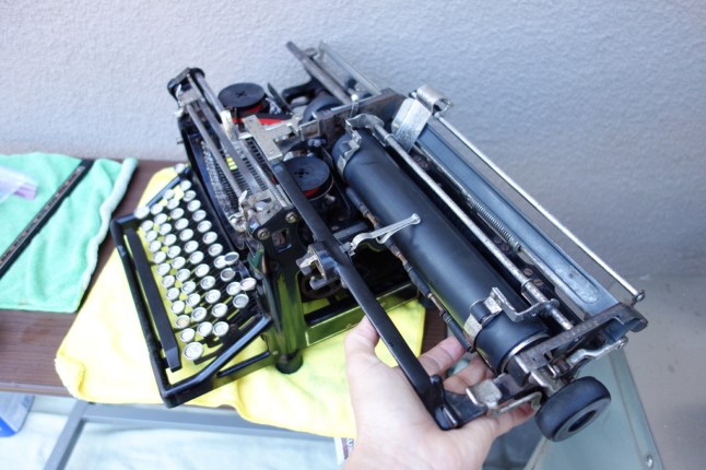 UnderwoodCarriageRemovalSlidetoRight