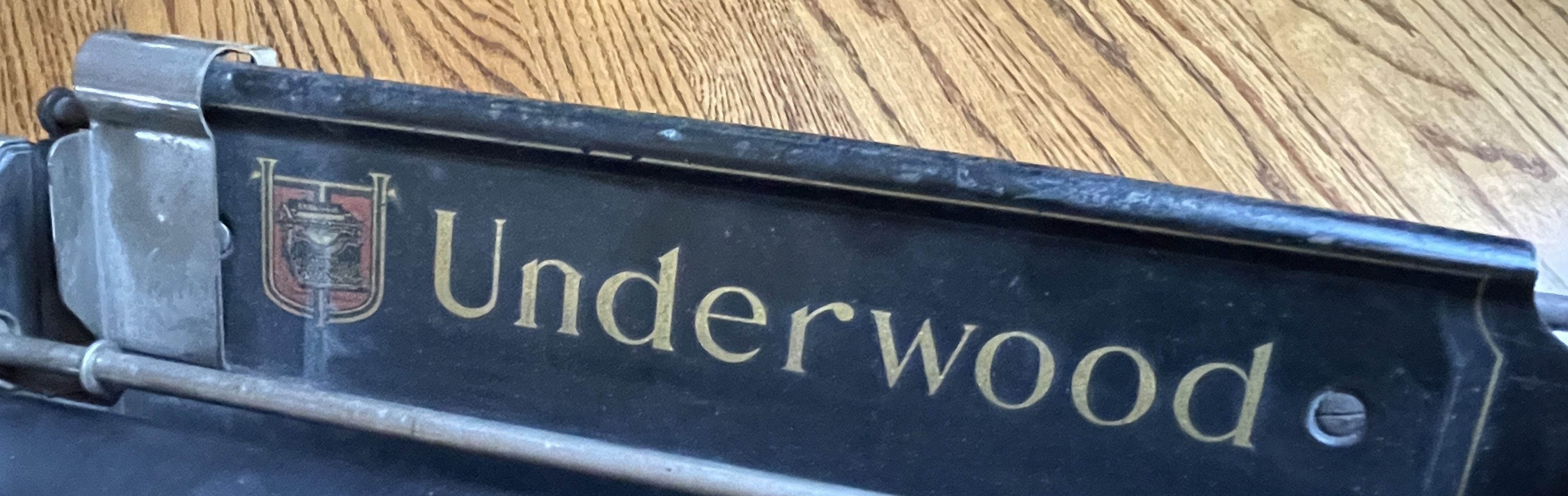 paper table decal of Underwood 4 typewriter
