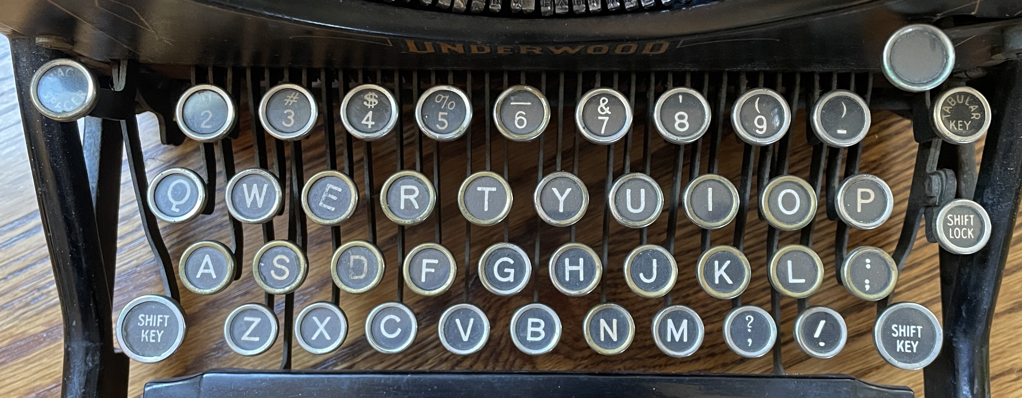 Keyboard with 76 characters on an Underwood 4 typewriter