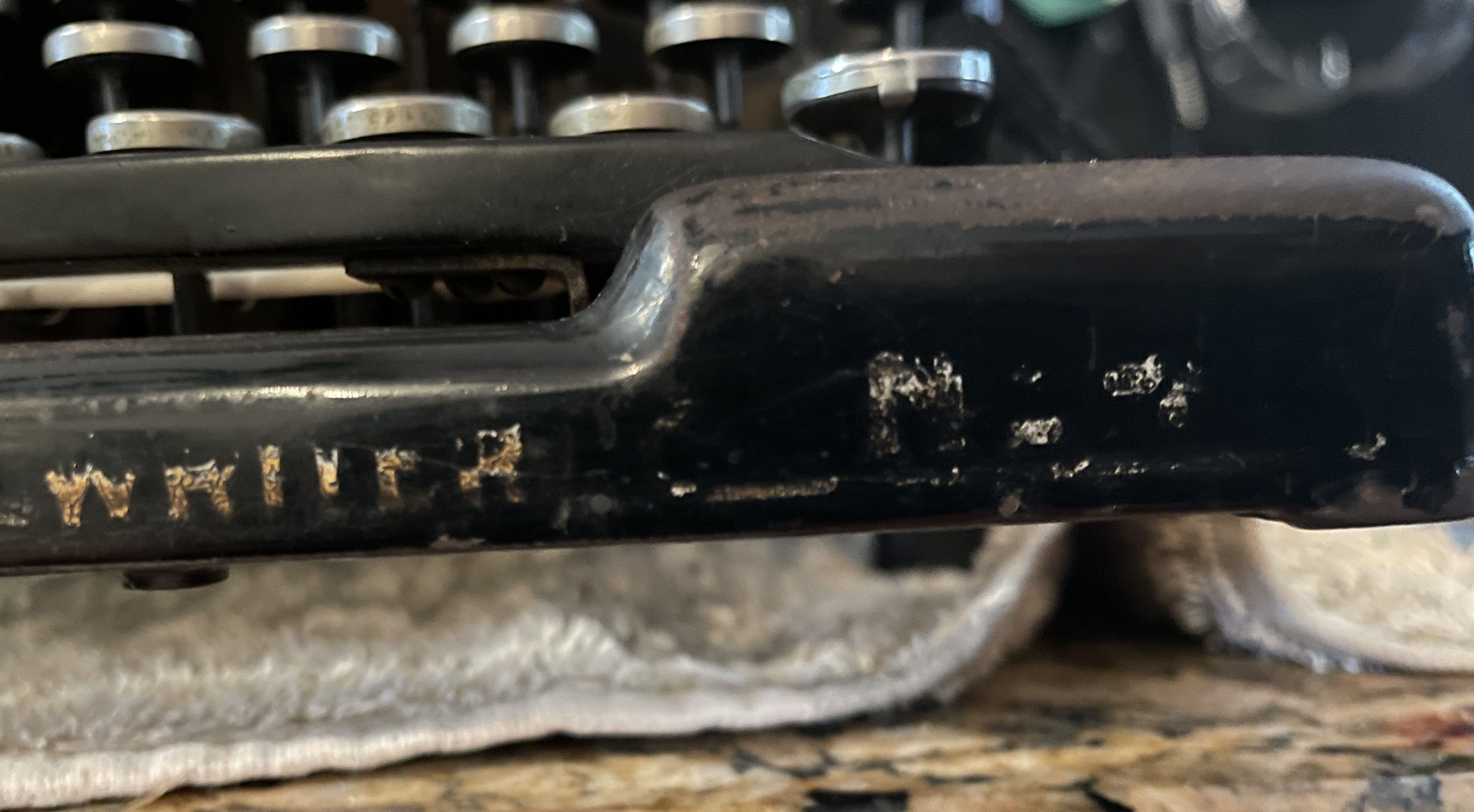 Decal in front of space bar on Underwood No. 4 is in very poor condition