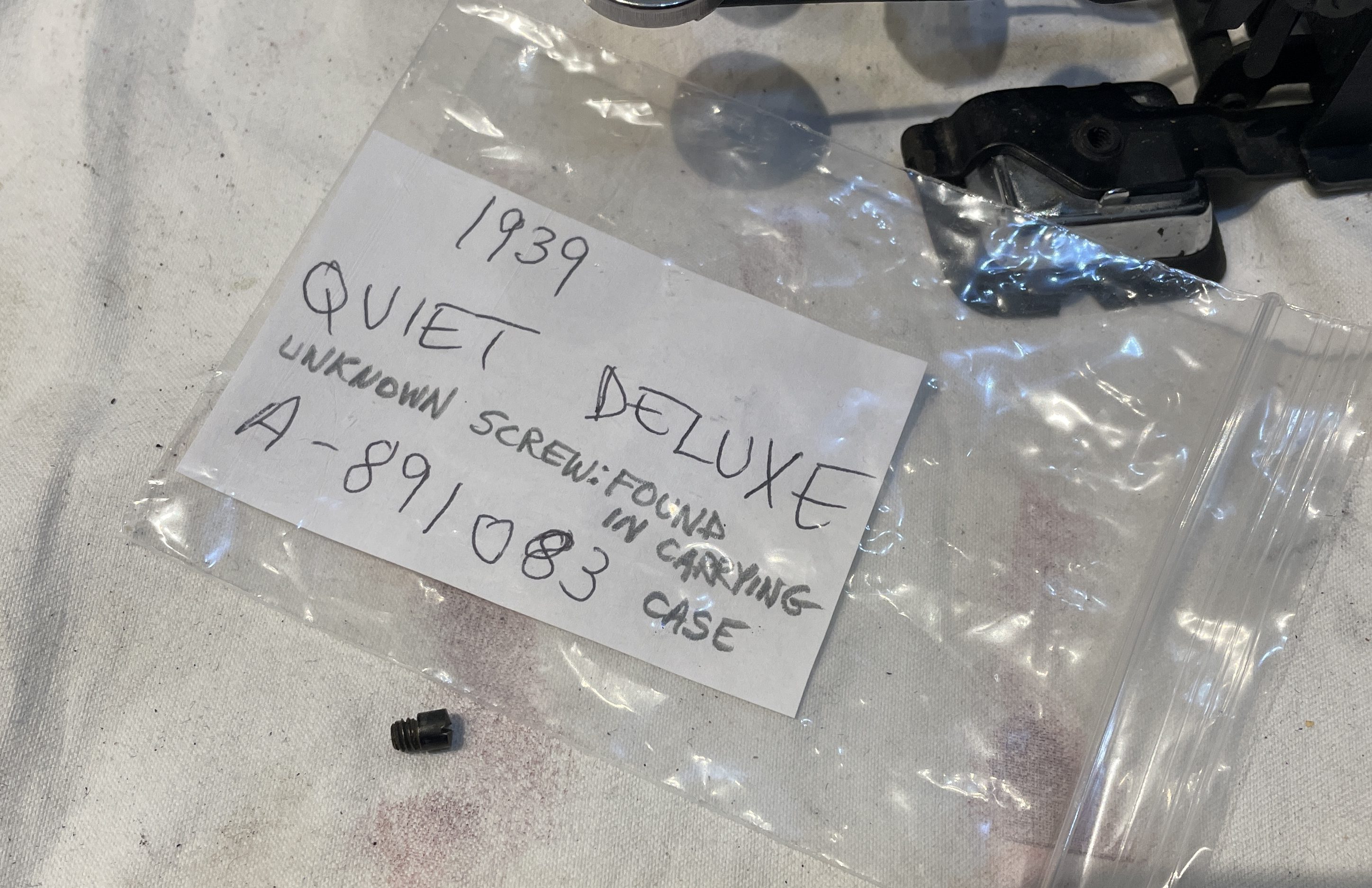 Missing shift screw - royal quiet de luxe