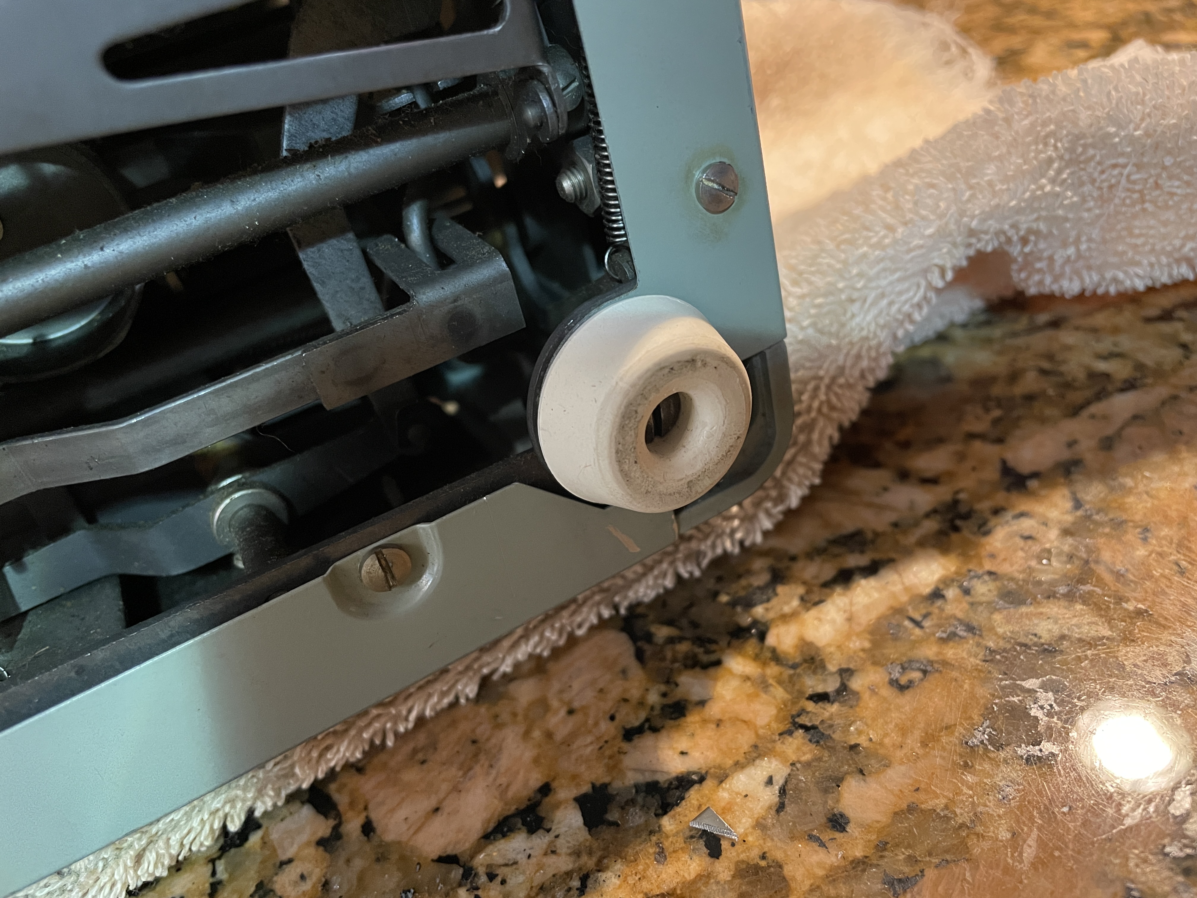 1"rubber screw bumpers work for replacement feet on a Hermes 2000