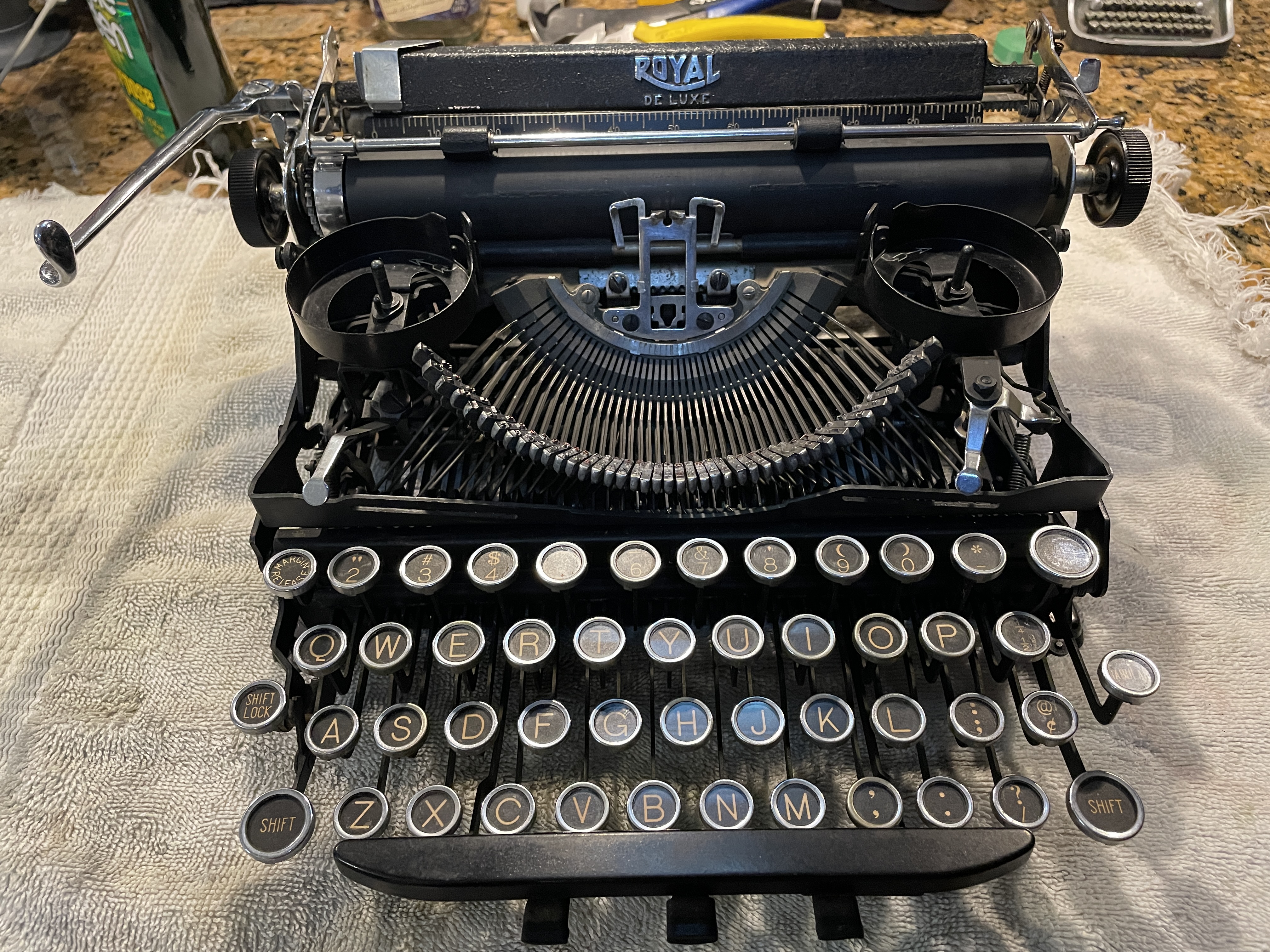 Royal De Luxe without cover plates