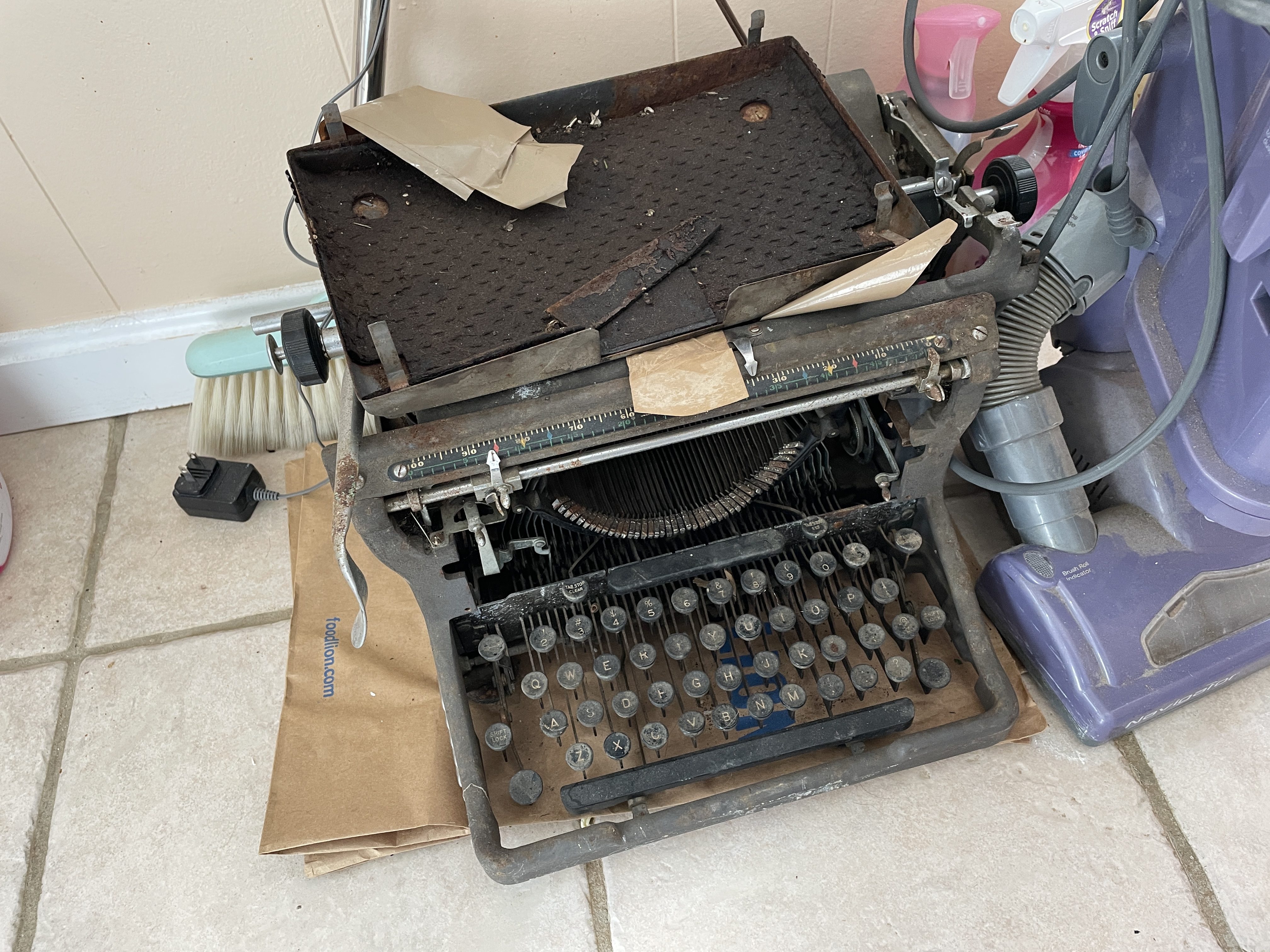 Distressed 1952 Underwood Rhythm Touch