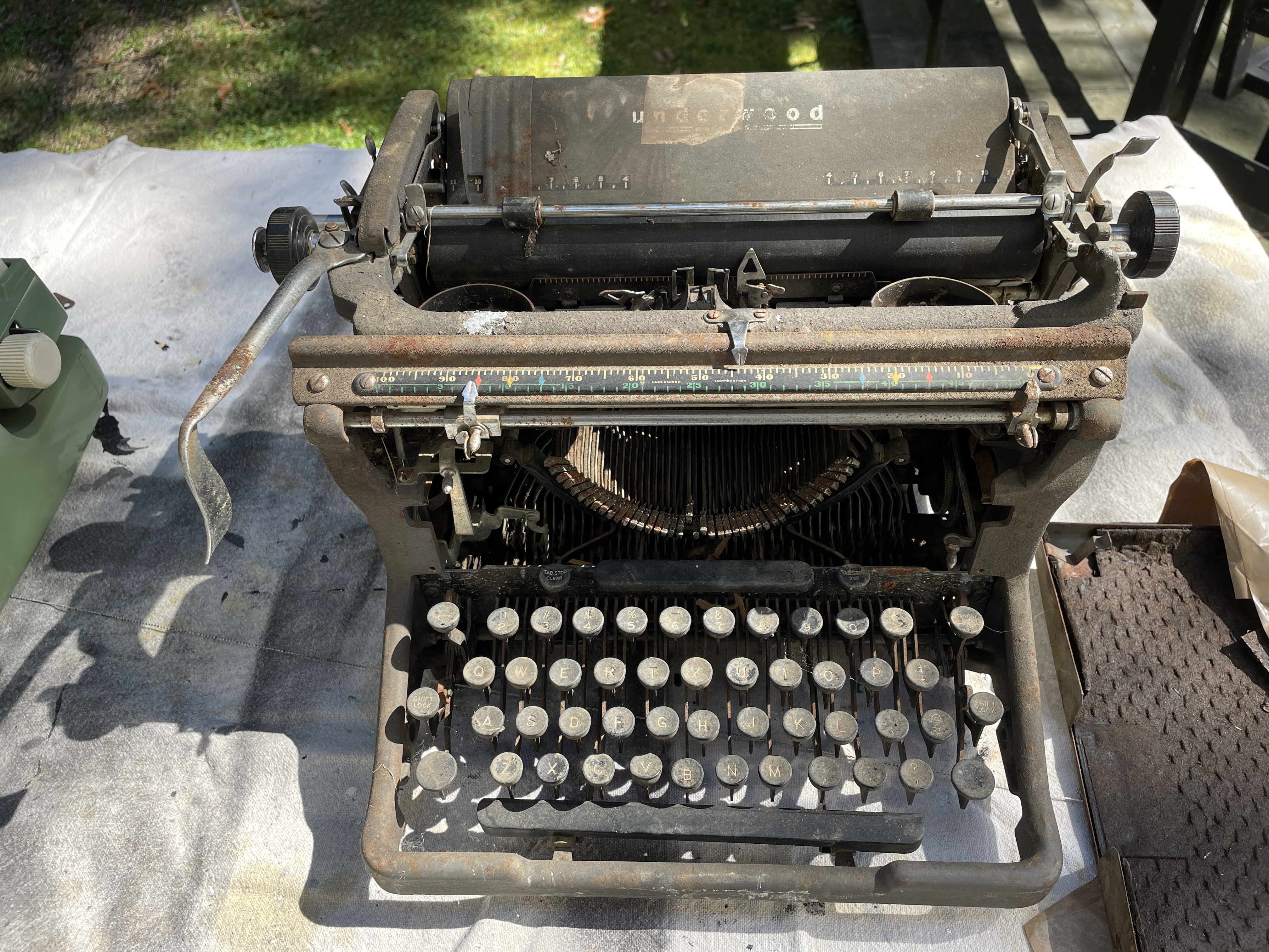 1952 Underwood Rhythm Touch - standard typewriter