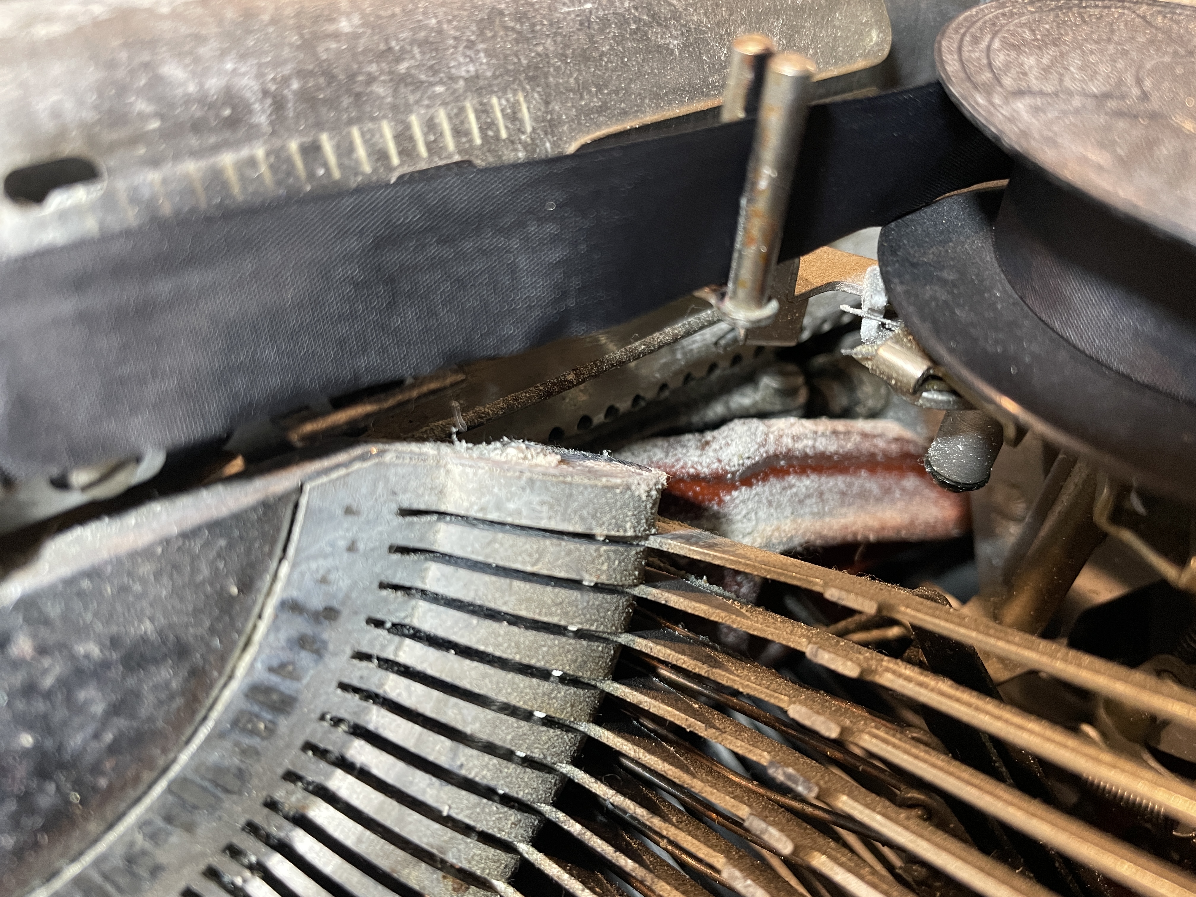 Wite OUt dust in guts of an Olympia SM4