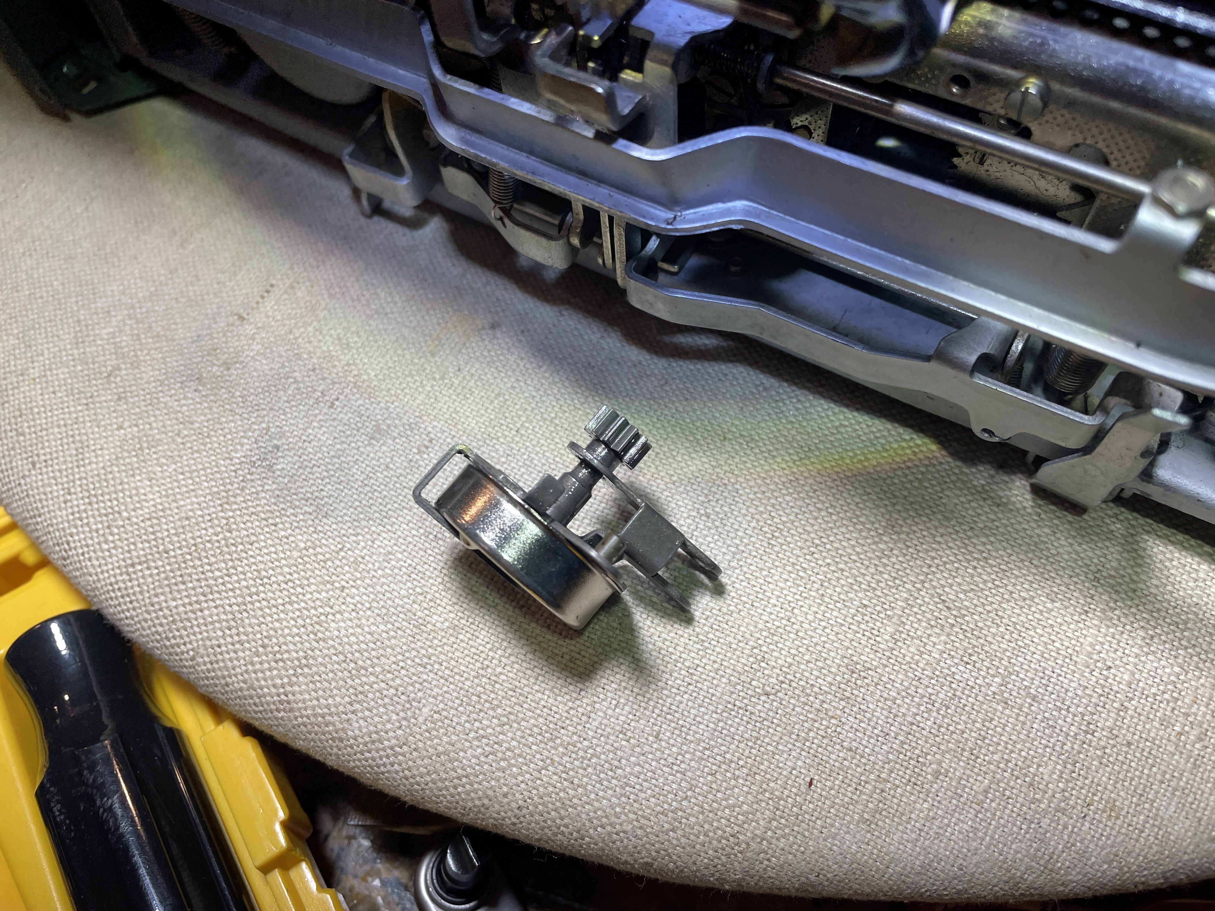 Olympia SM4 tabulator brake with pinion rod and holding bracket