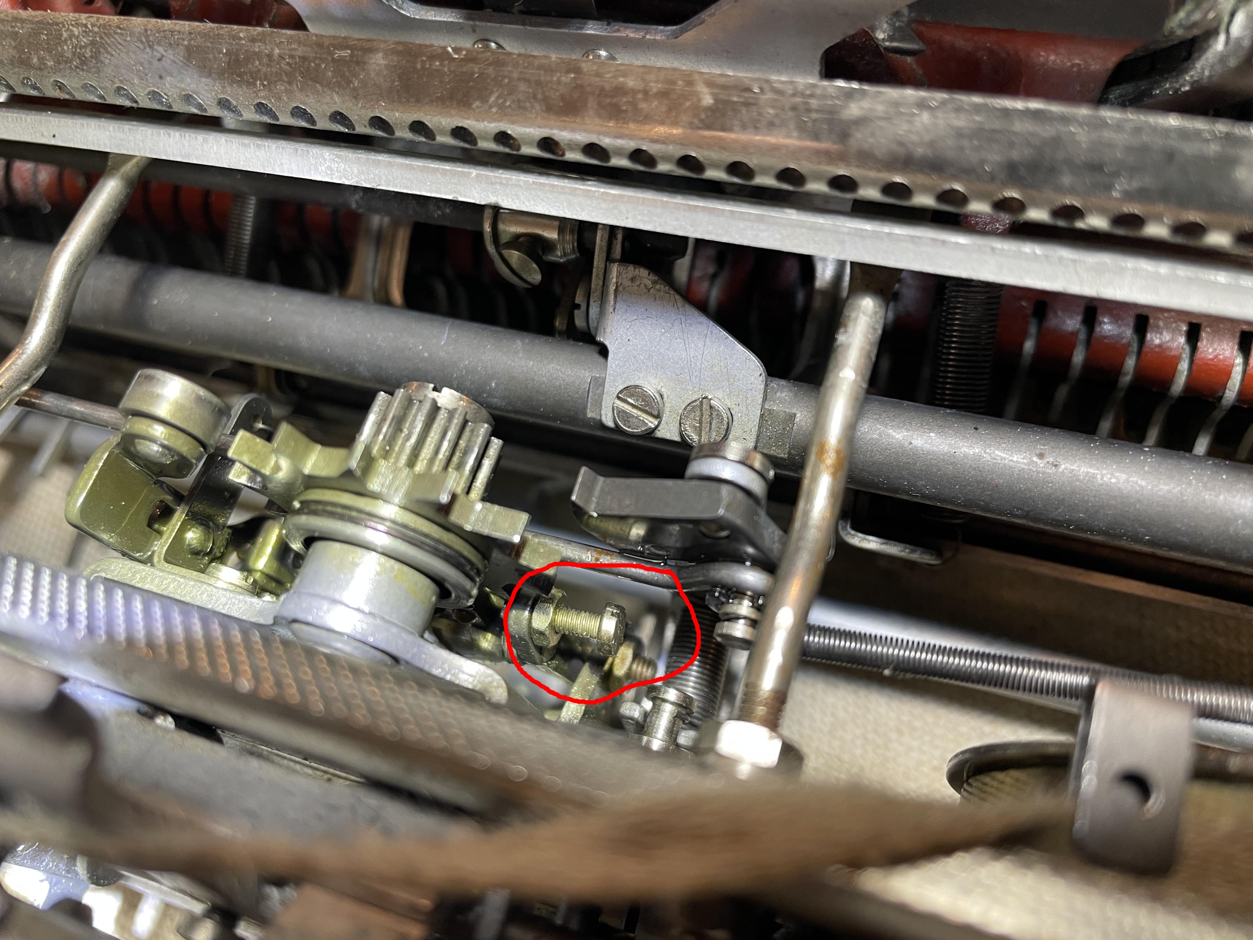 Loose dog adjusting screw - Olympia SM4