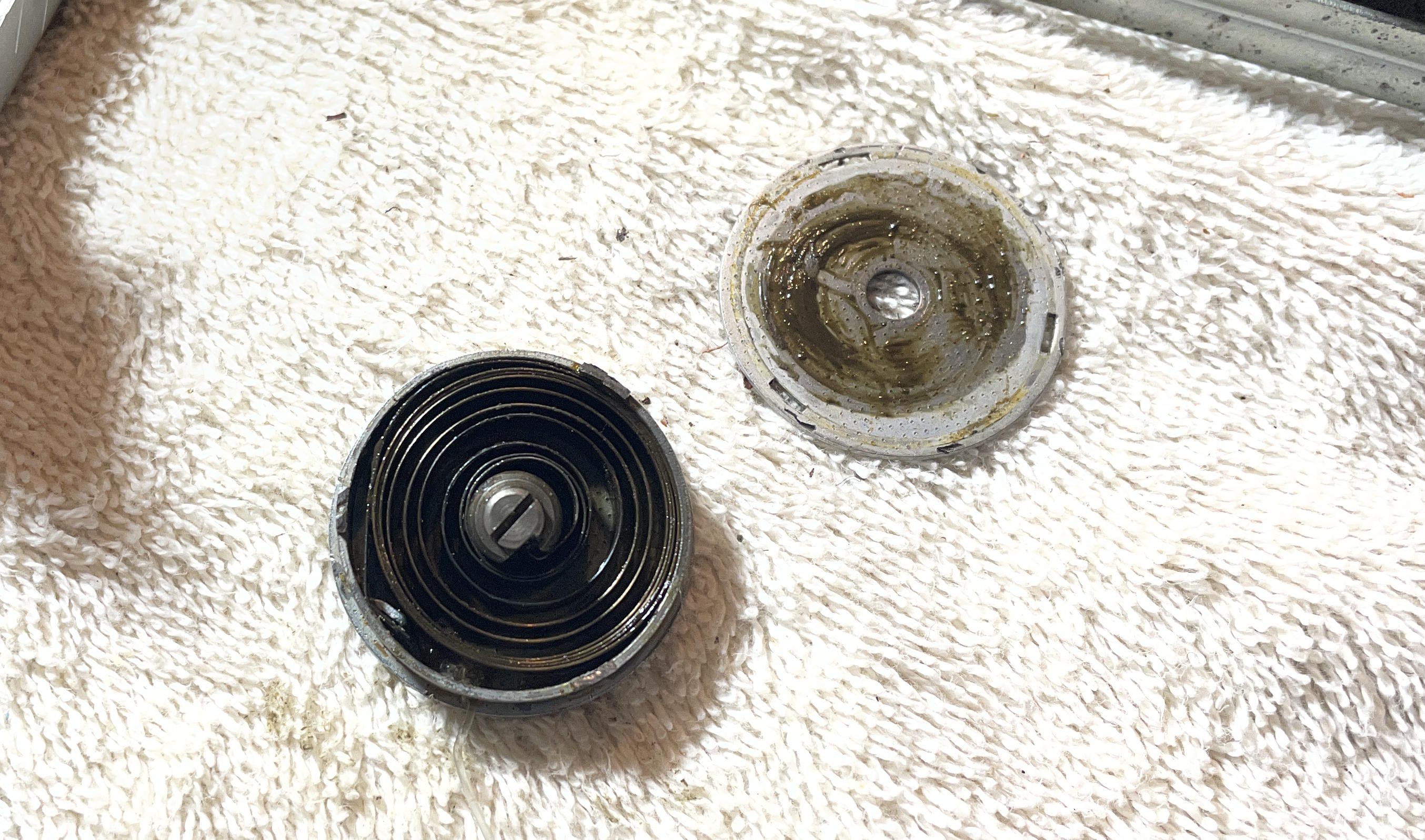 mainspring case open - 1969 Consul 232