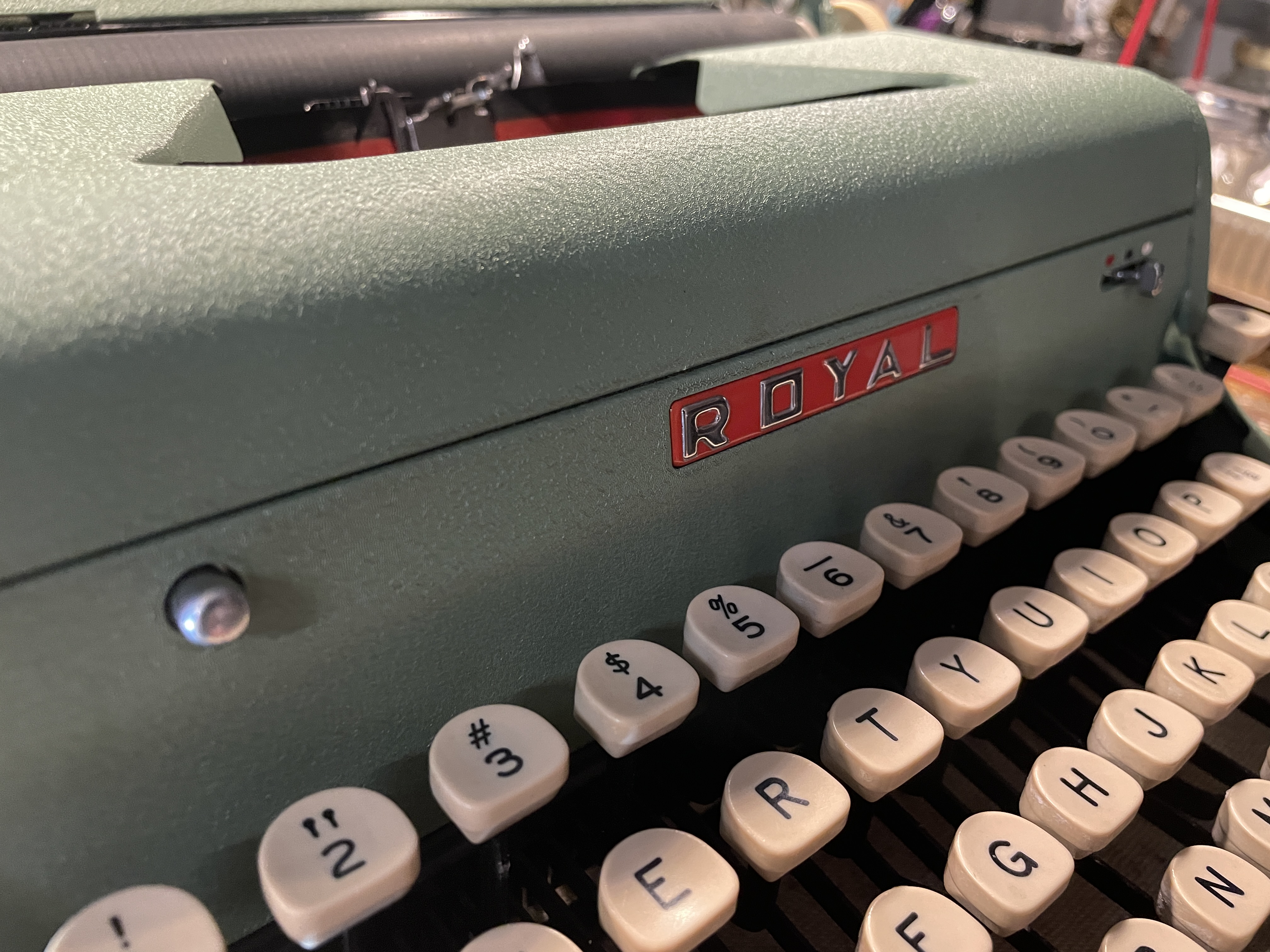 1957 Royal Quiet De Luxe typewriter