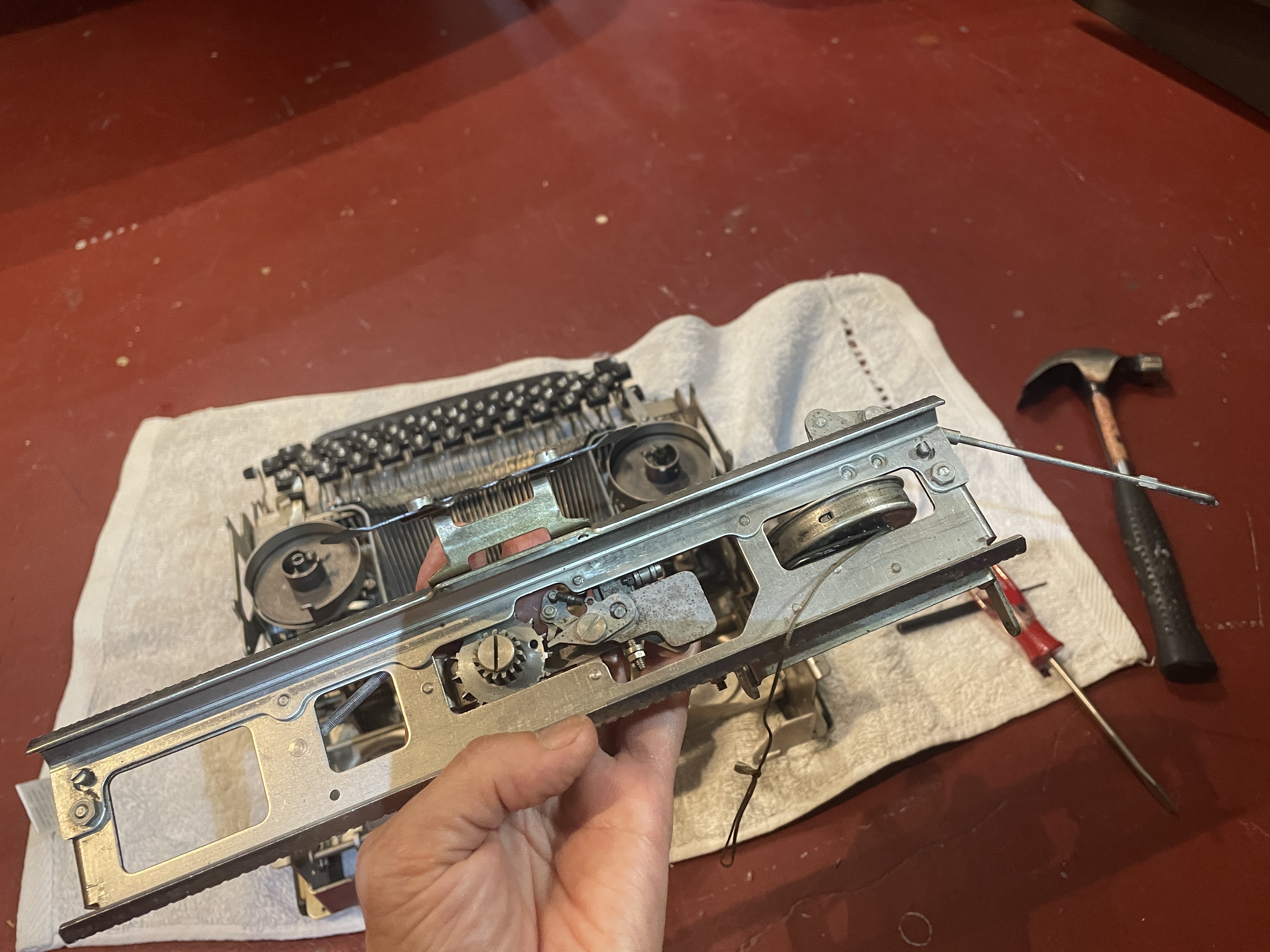 removing carriage bed rails from 1949 Remington All-New Portable