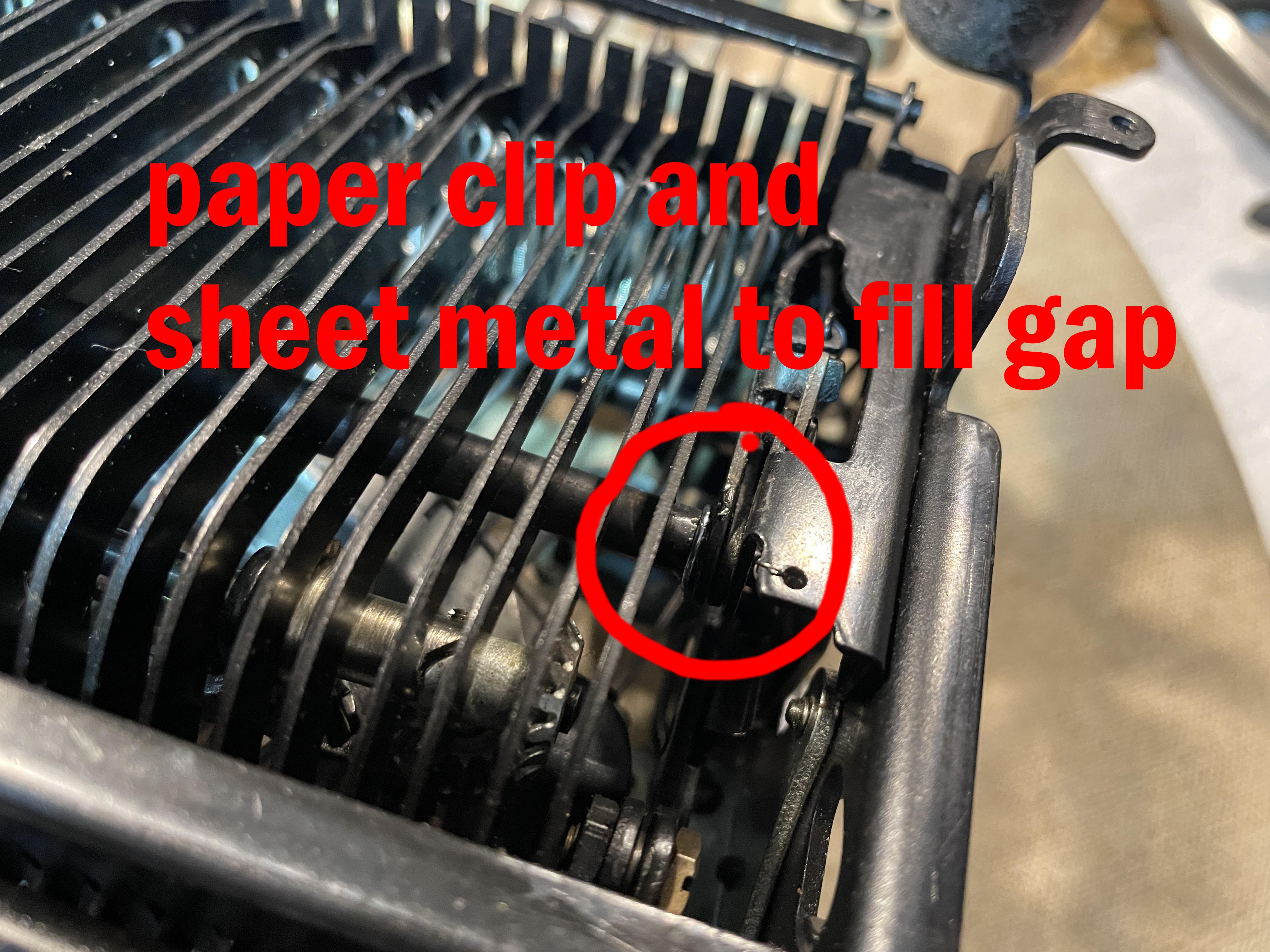 pusle welding 1957 Royal Quiet De Luxe with broken shift and shift lock keys on left