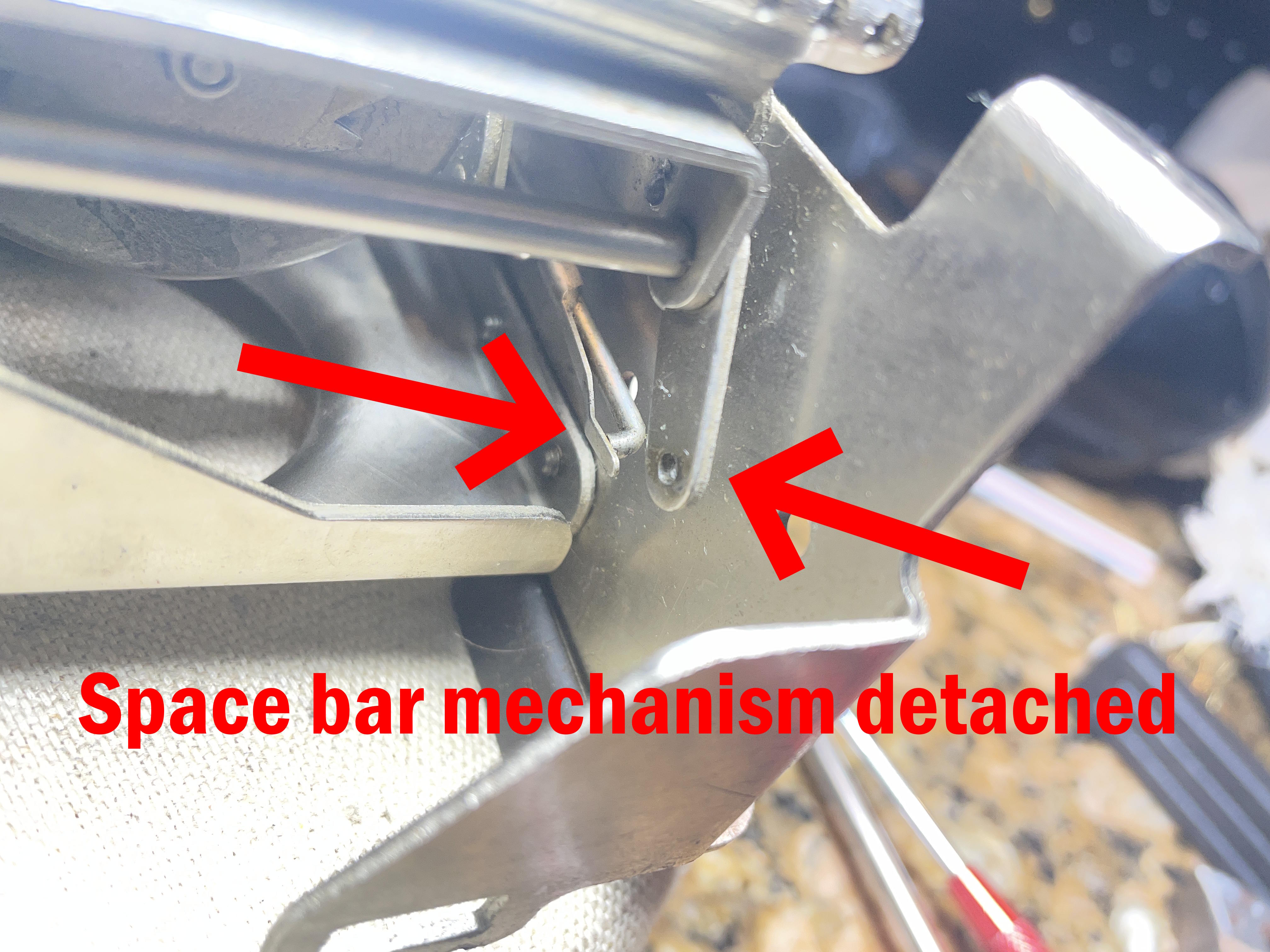 space bar mechanism 1949 Remington All-New Portable