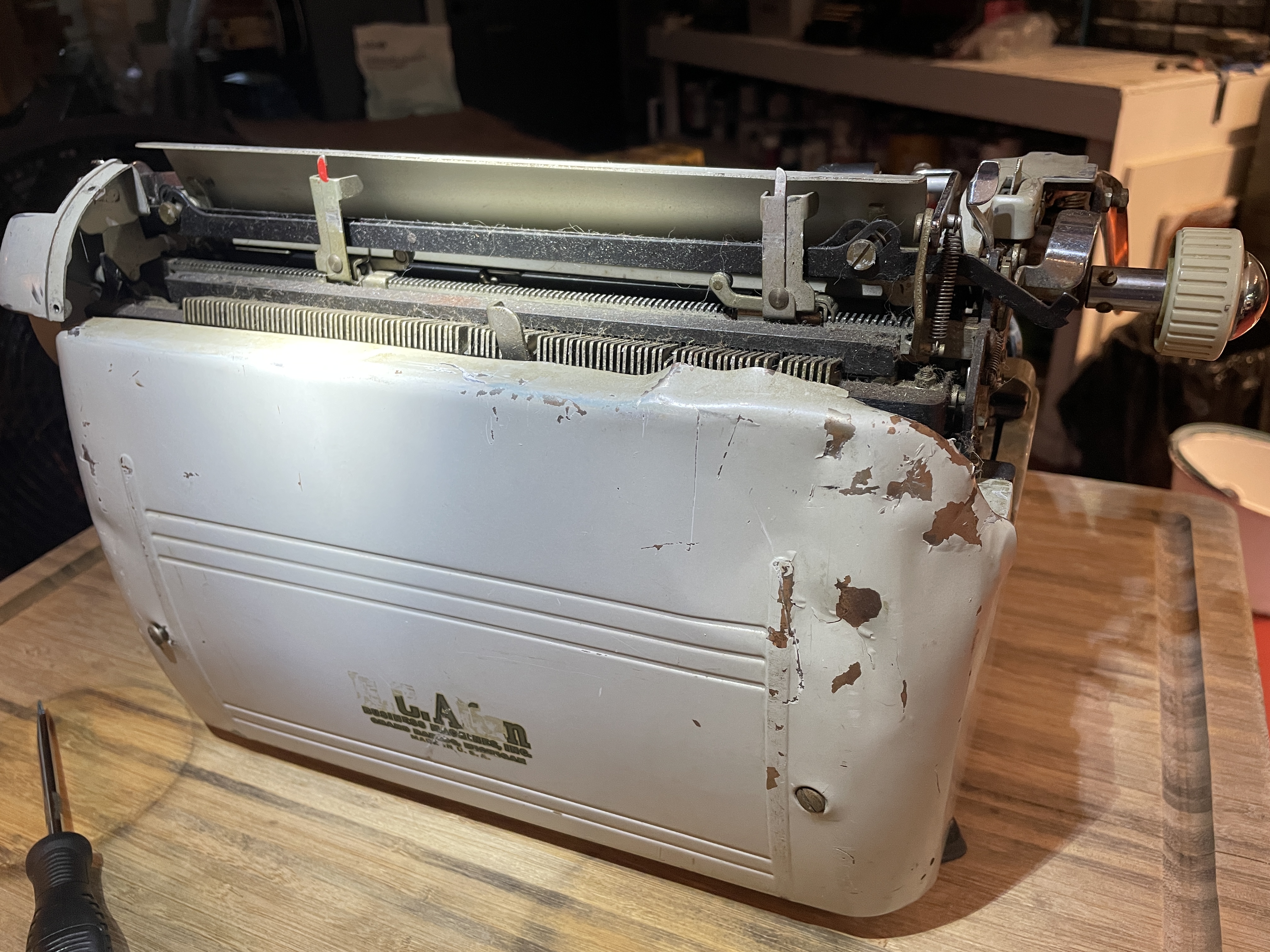 1960 R.C. Allen VisOmatic typewriter damaged in shipping