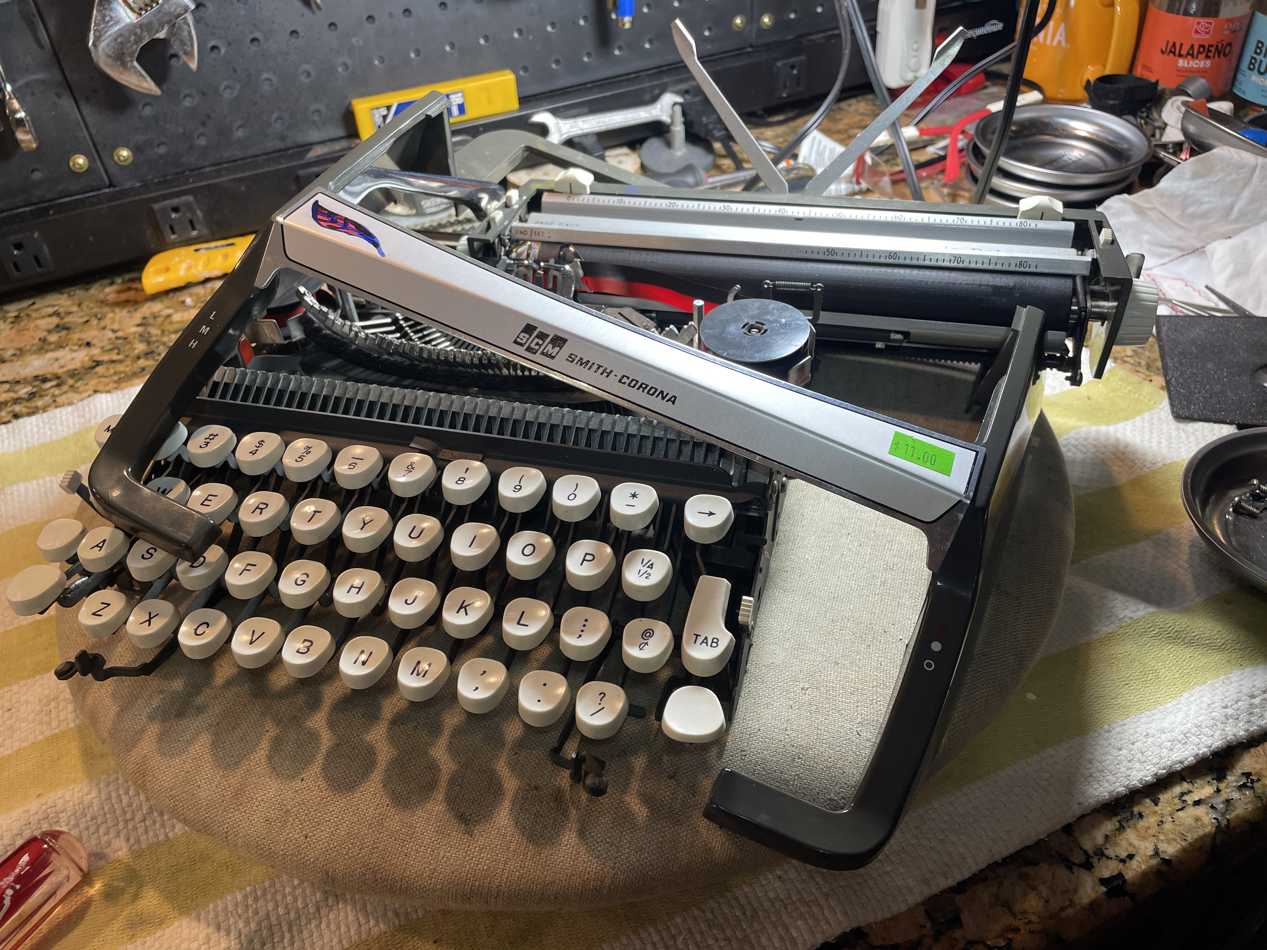 removing top cover plate of Smith-Corona Corsair Deluxe made in England