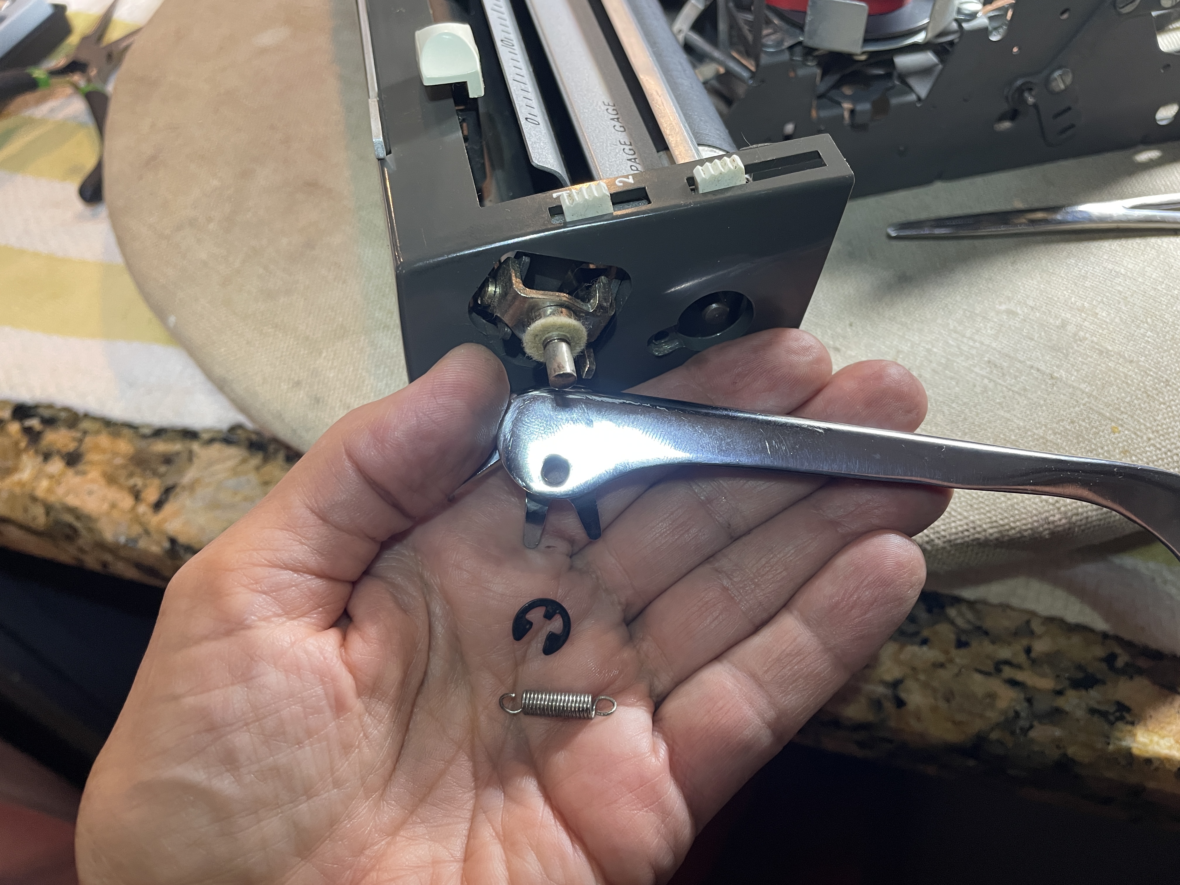 removing carriage return arm on Smith-Corona Corsair Deluxe made in England