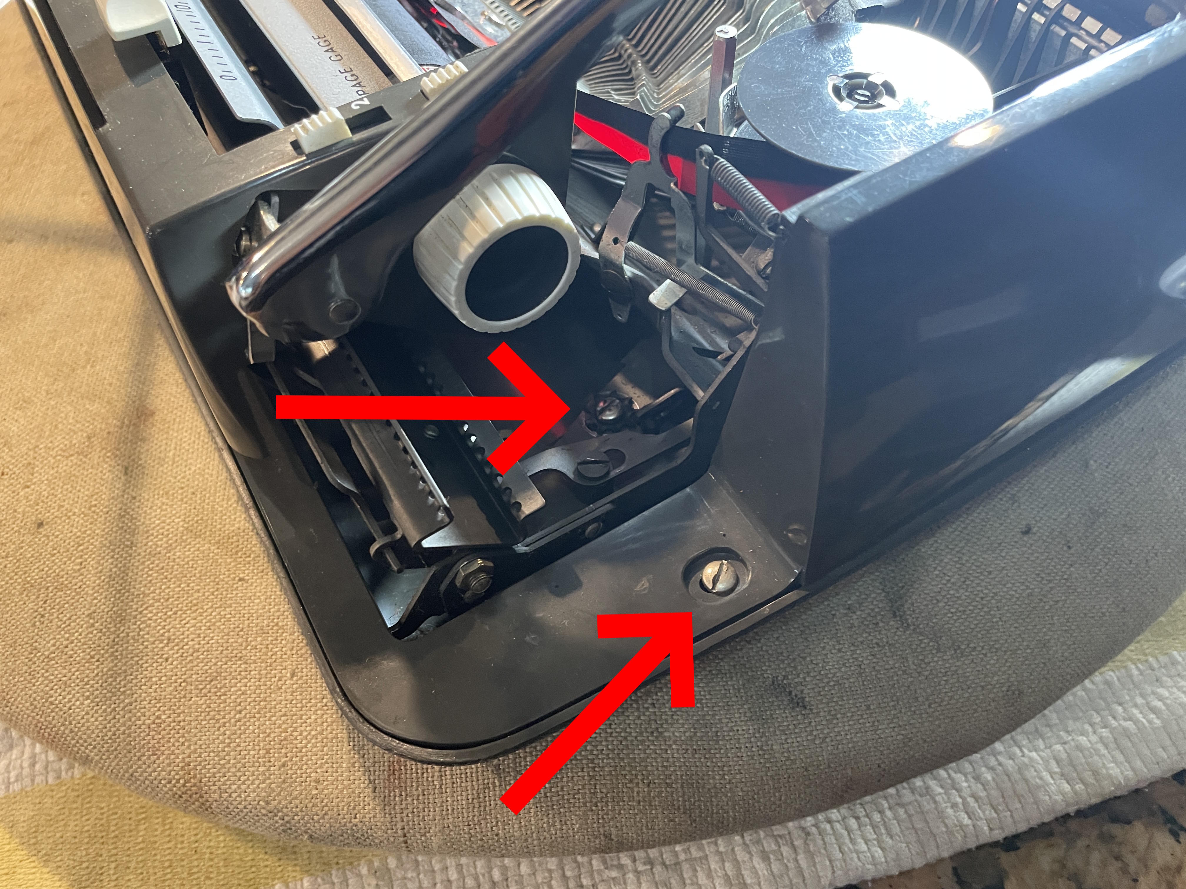 bottom plate of Smith-Corona Corsair Deluxe made in England is held by six screws