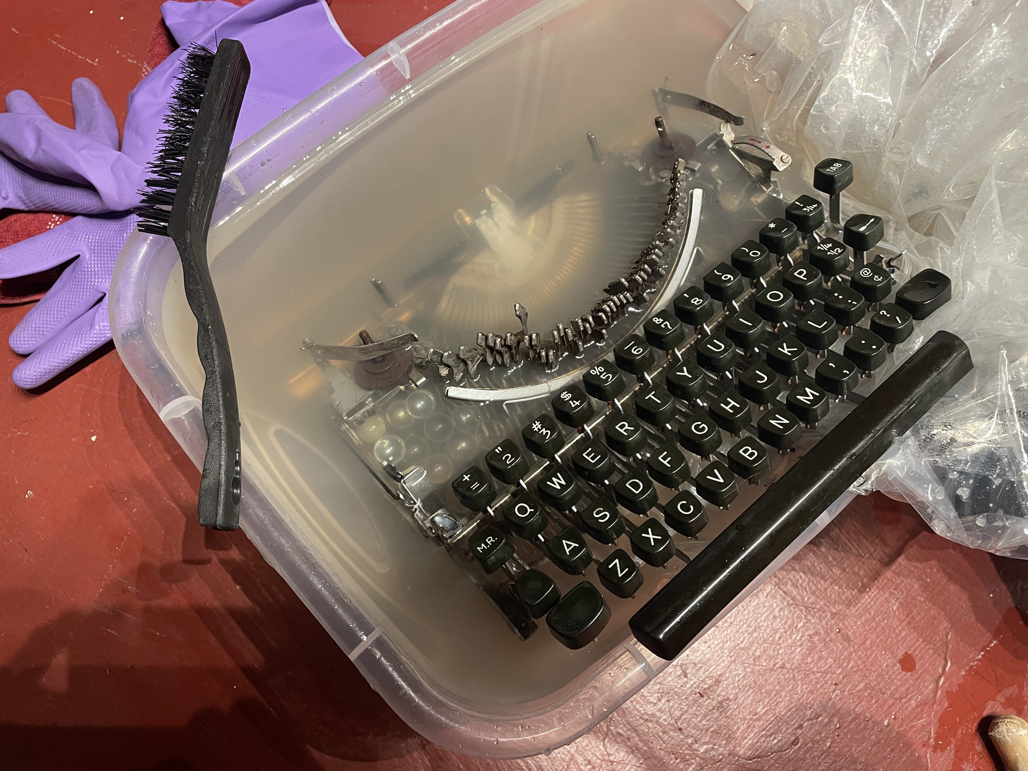 grocery stoer vinegar soak for rusty 1957 Olympia SM3 typewriter