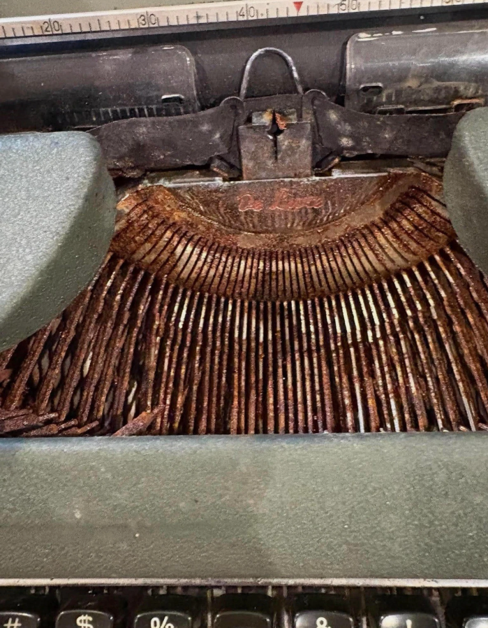 ebay photo of Olympia SM3 typewriter with rust